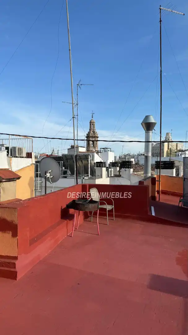 Vista exterior de Pis en venda en Valencia amb Balcó