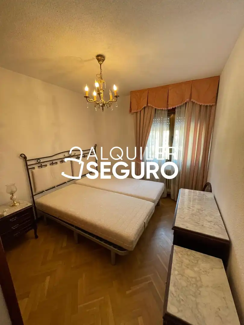 Bedroom of Flat for rent in Madrid  with Air Conditioner, Heating and Swimming Pool