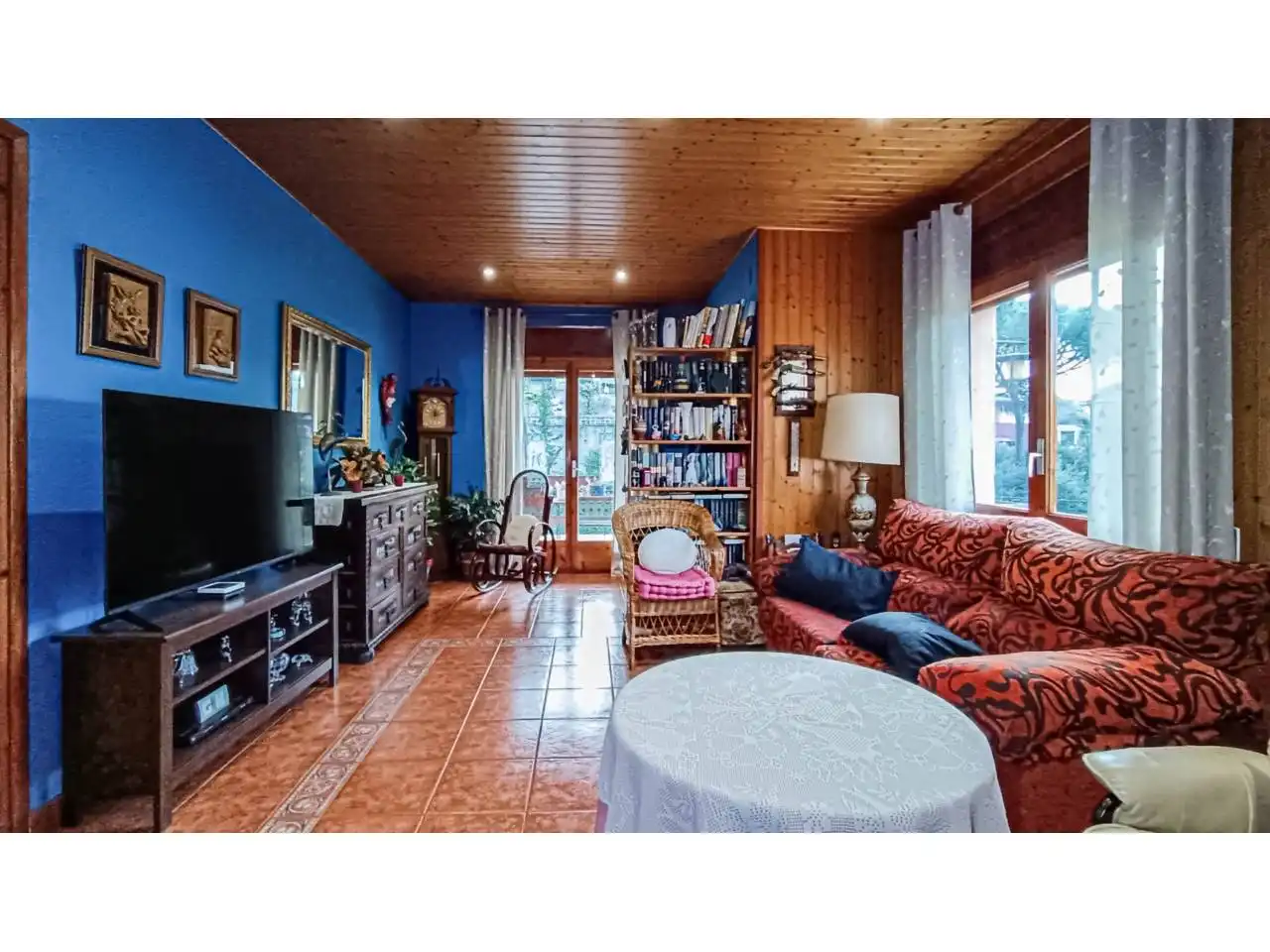 Sala d'estar de Casa o xalet en venda en Llinars del Vallès amb Aire condicionat, Calefacció i Jardí privat