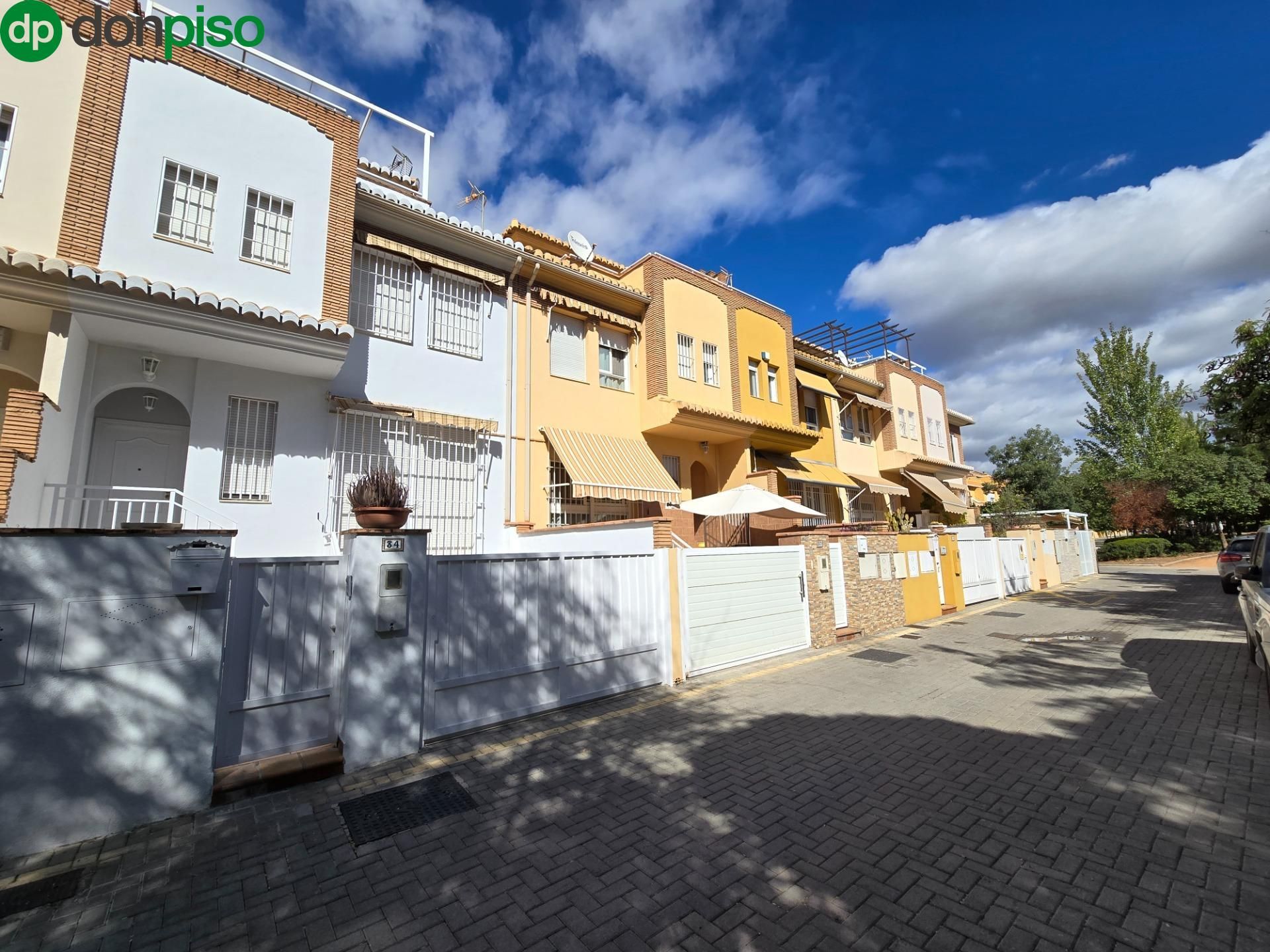 Exterior view of Single-family semi-detached to rent in  Granada Capital  with Heating and Terrace