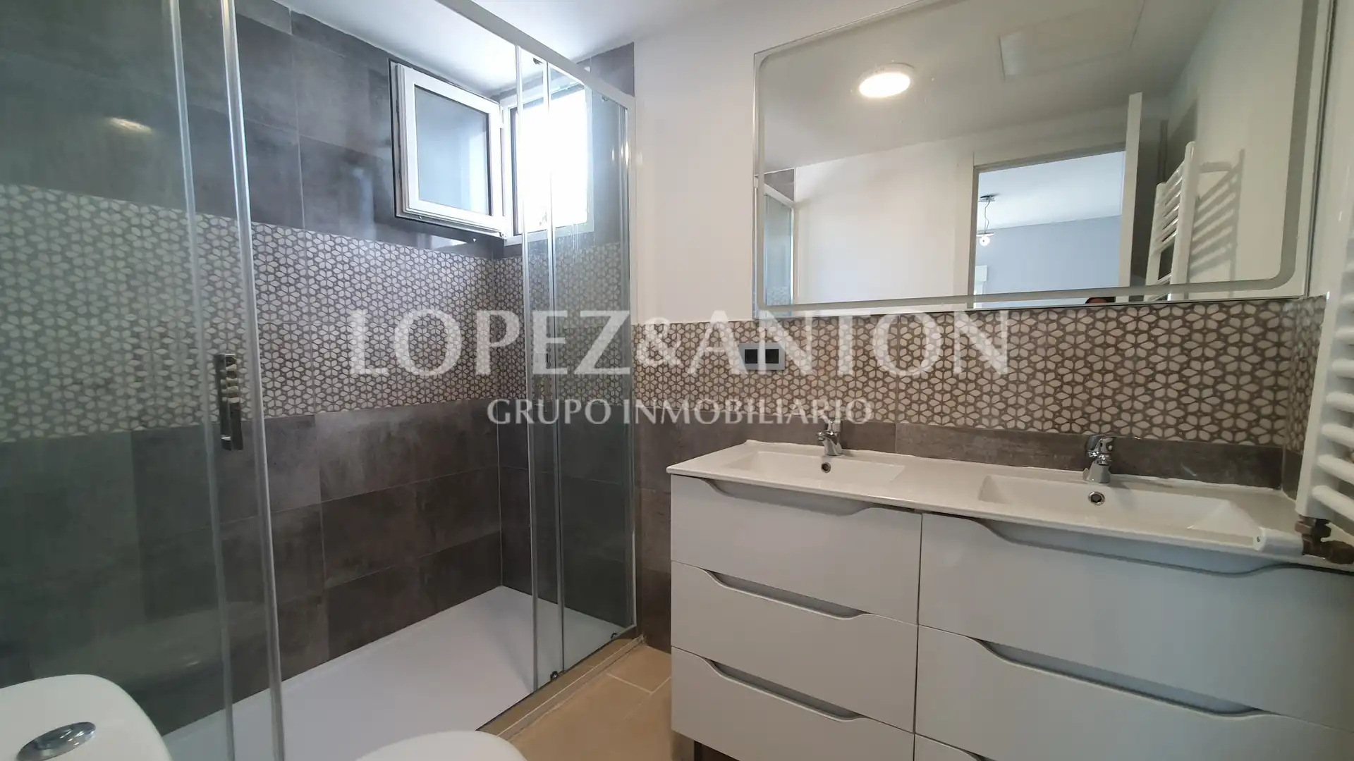 Bathroom of Houses for sale in L'Eliana  with Air Conditioner, Heating and Private garden