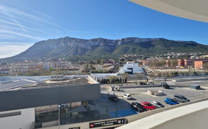 Vista exterior de Apartament en venda en Dénia amb Aire condicionat, Terrassa i Piscina