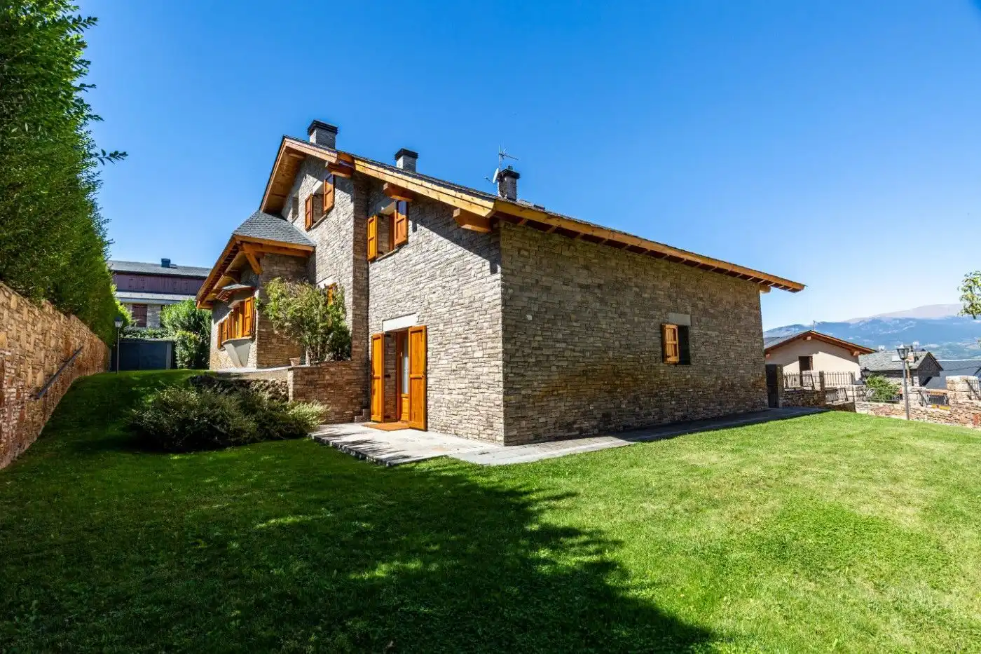 Vista exterior de Casa o xalet en venda en Alp amb Calefacció i Traster