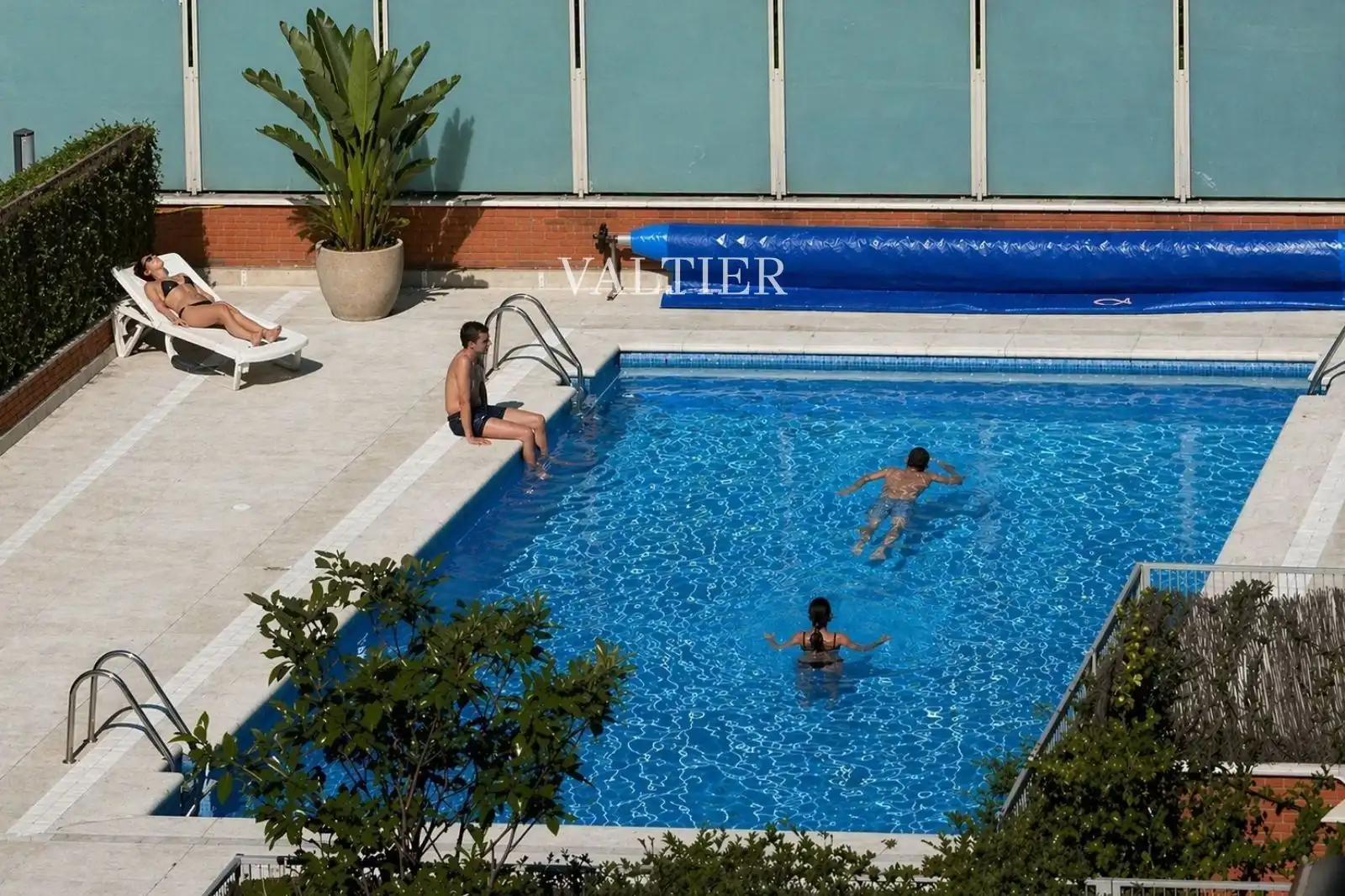 Schwimmbecken von Dachboden zur Miete in Madrid mit Klimaanlage, Terrasse und Abstellraum
