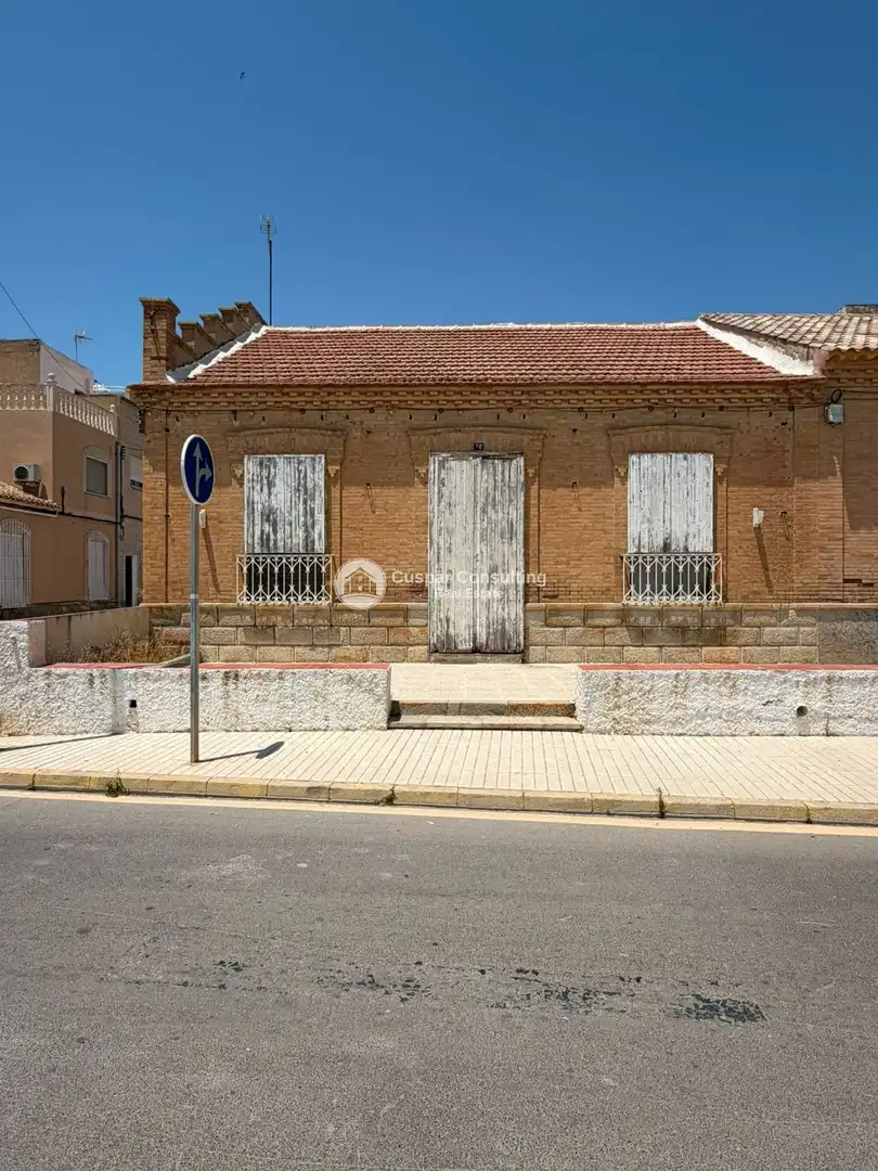 Vista exterior de Casa adosada en venda en Los Alcázares amb Terrassa i Traster