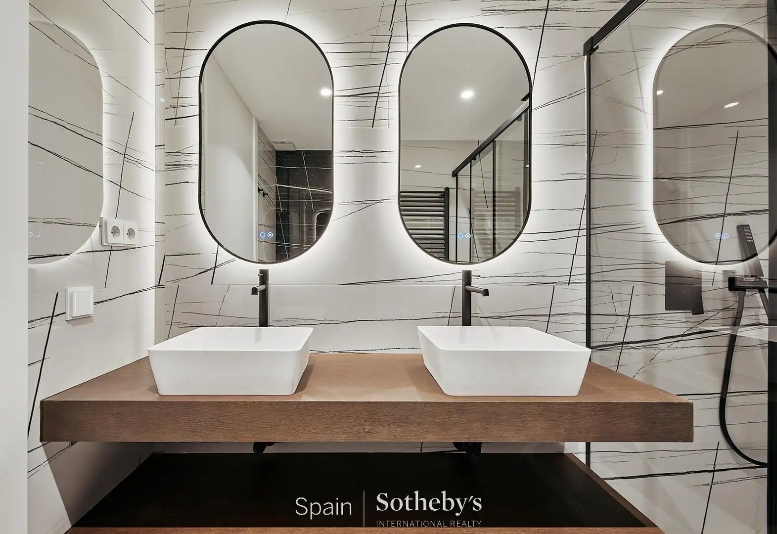 Badezimmer von Wohnungen zum Verkauf in Madrid mit Klimaanlage und Heizung