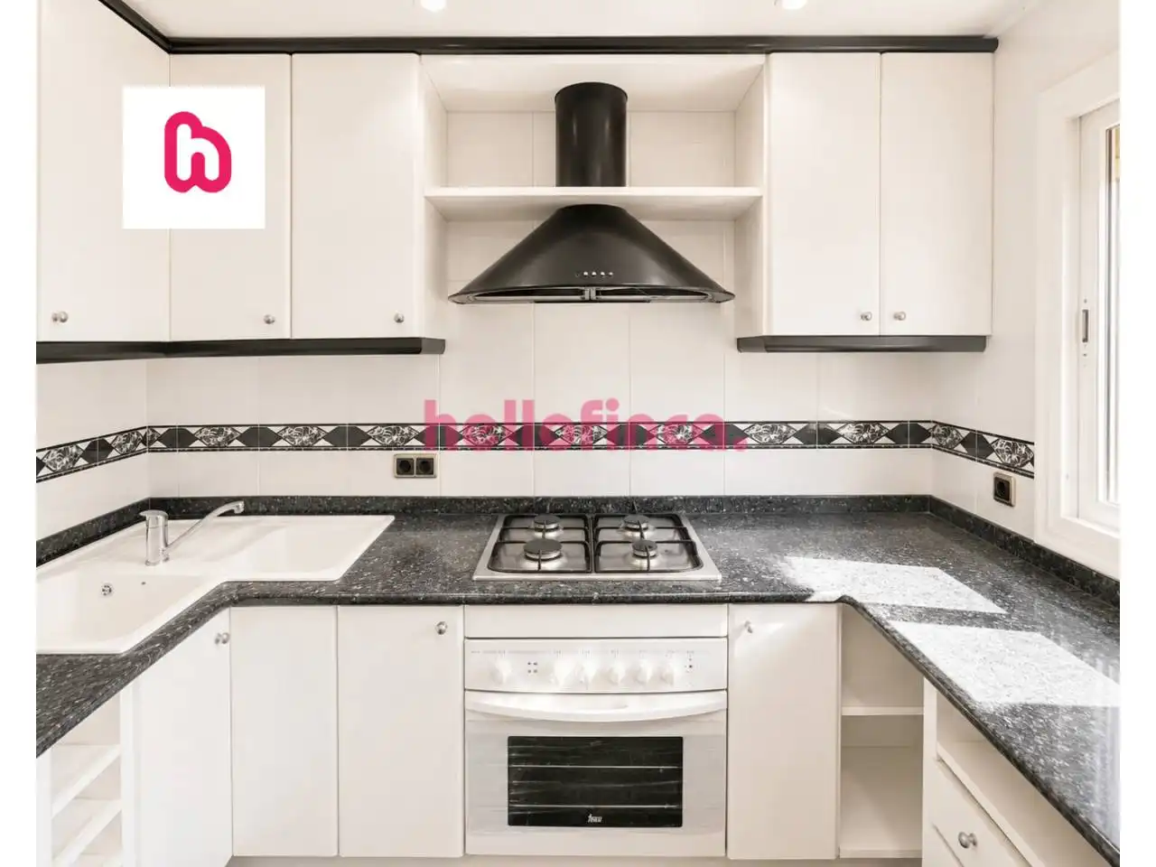 Cocina de Piso en venta en Terrassa con Trastero y Alarma