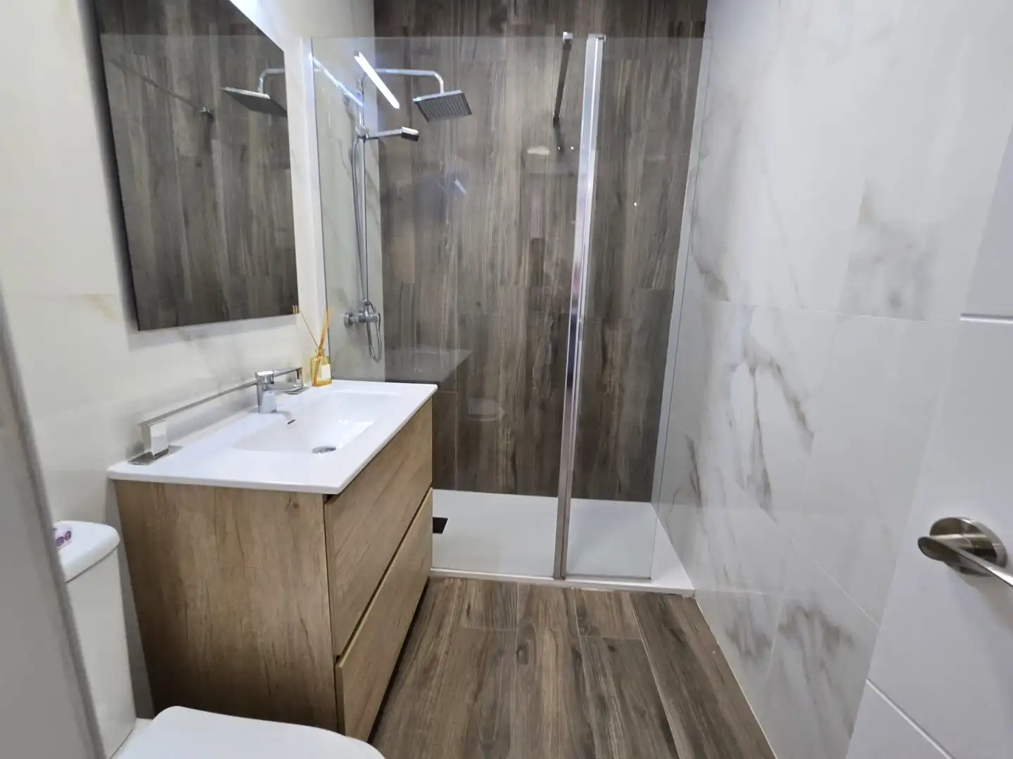 Baño de Apartamento en venta en San Fernando de Henares con Aire acondicionado, Calefacción y Horno