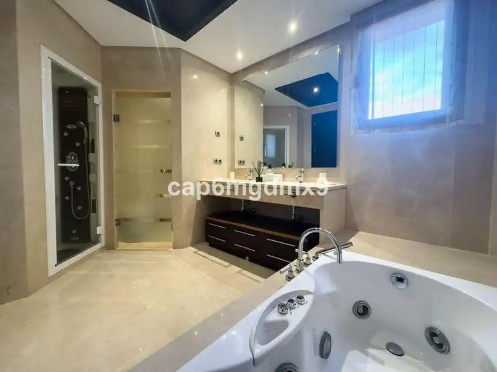 Bathroom of Attic for rent in Marbella  with Air Conditioner, Terrace and Storage room