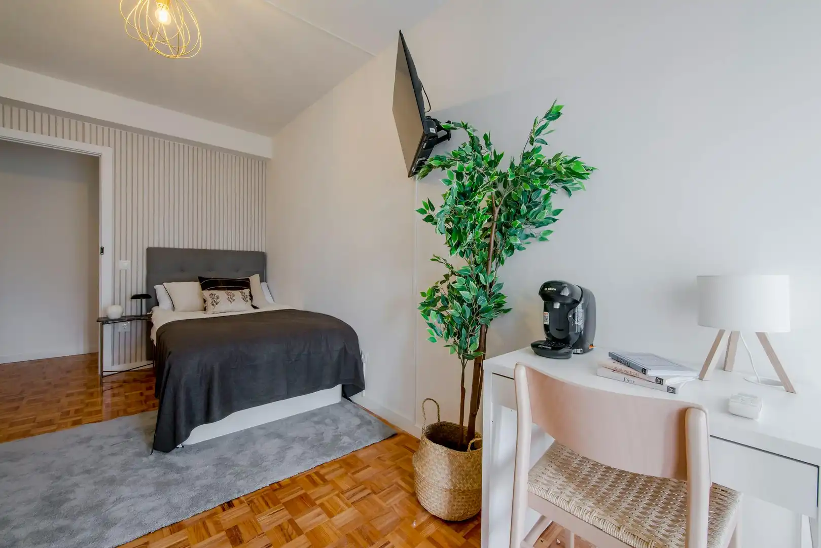 Bedroom of Flat for share in Madrid  with Air Conditioner, Heating and Washing machine