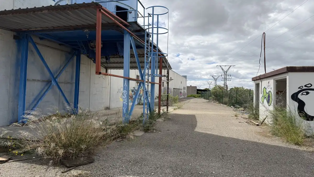 Vista exterior de Nau industrial en venda en San Mateo de Gállego