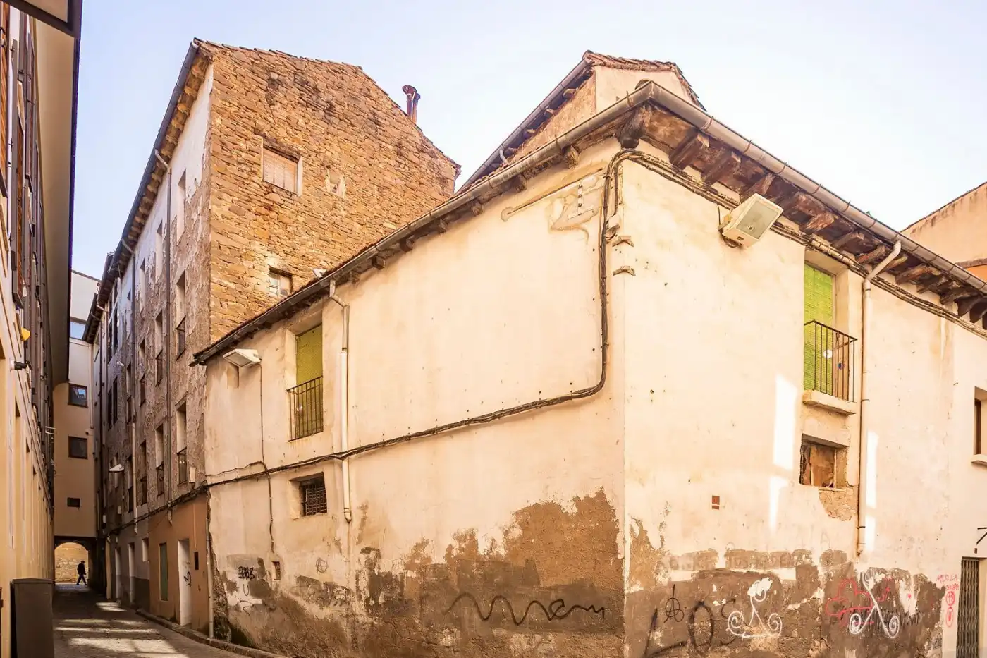 Vista exterior de Edifici en venda en Jaca