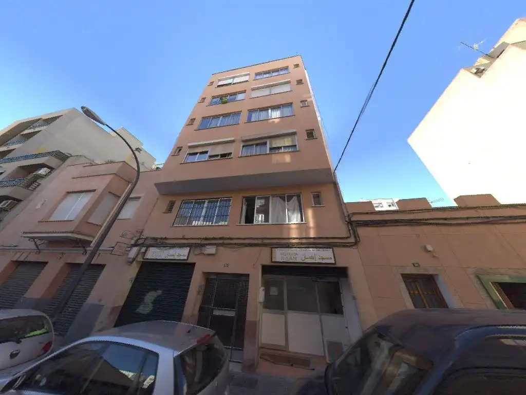 Apartamento con terraza en venta en Carrer del Regal 99