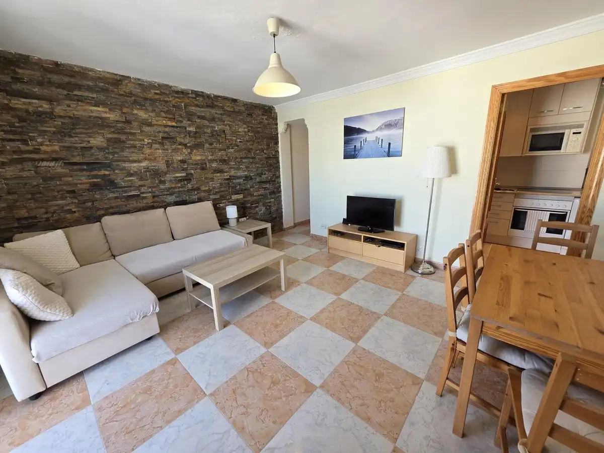 Sala d'estar de Pis en venda en Fuengirola amb Aire condicionat, Terrassa i Moblat