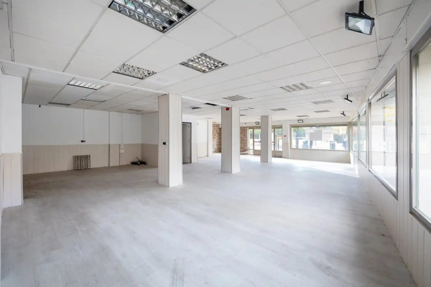 Local comercial en venda a Avenida DE DILAR, imagen 6
