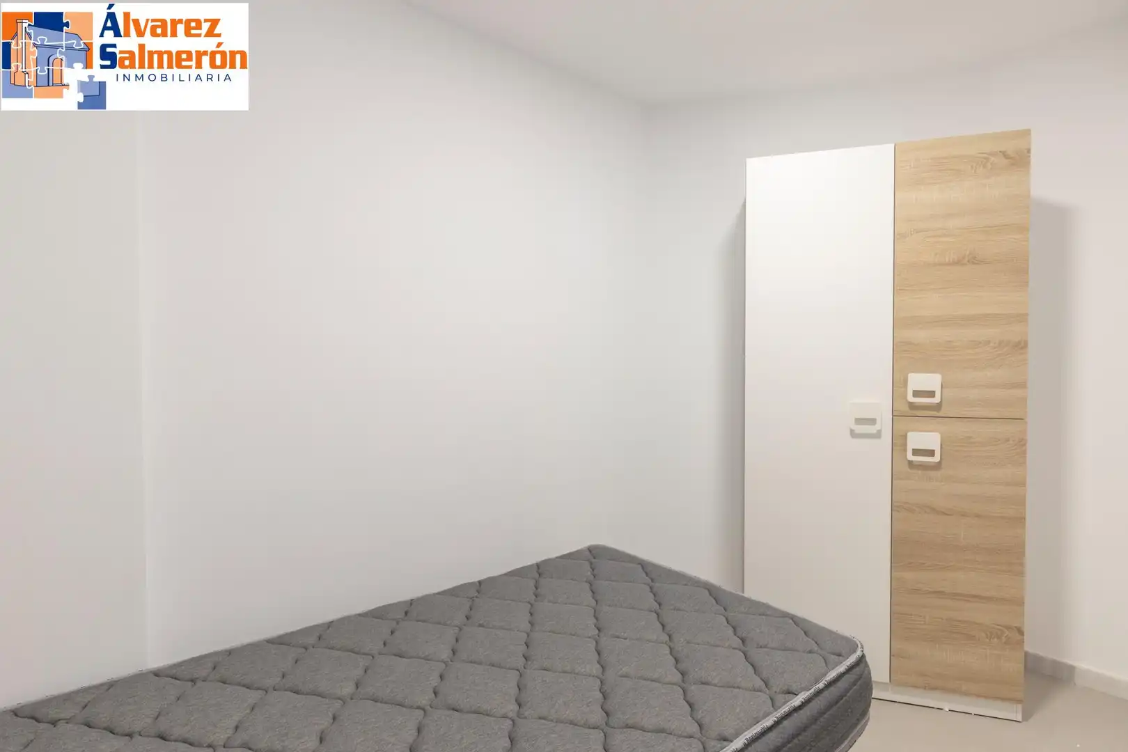 Bedroom of Flat for rent in Granada  with Air Conditioner and Furnished