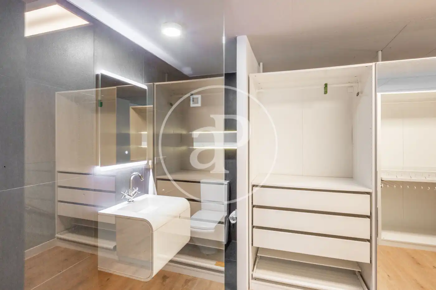 Bedroom of Flat for sale in Valencia  with Air Conditioner, Heating and Terrace