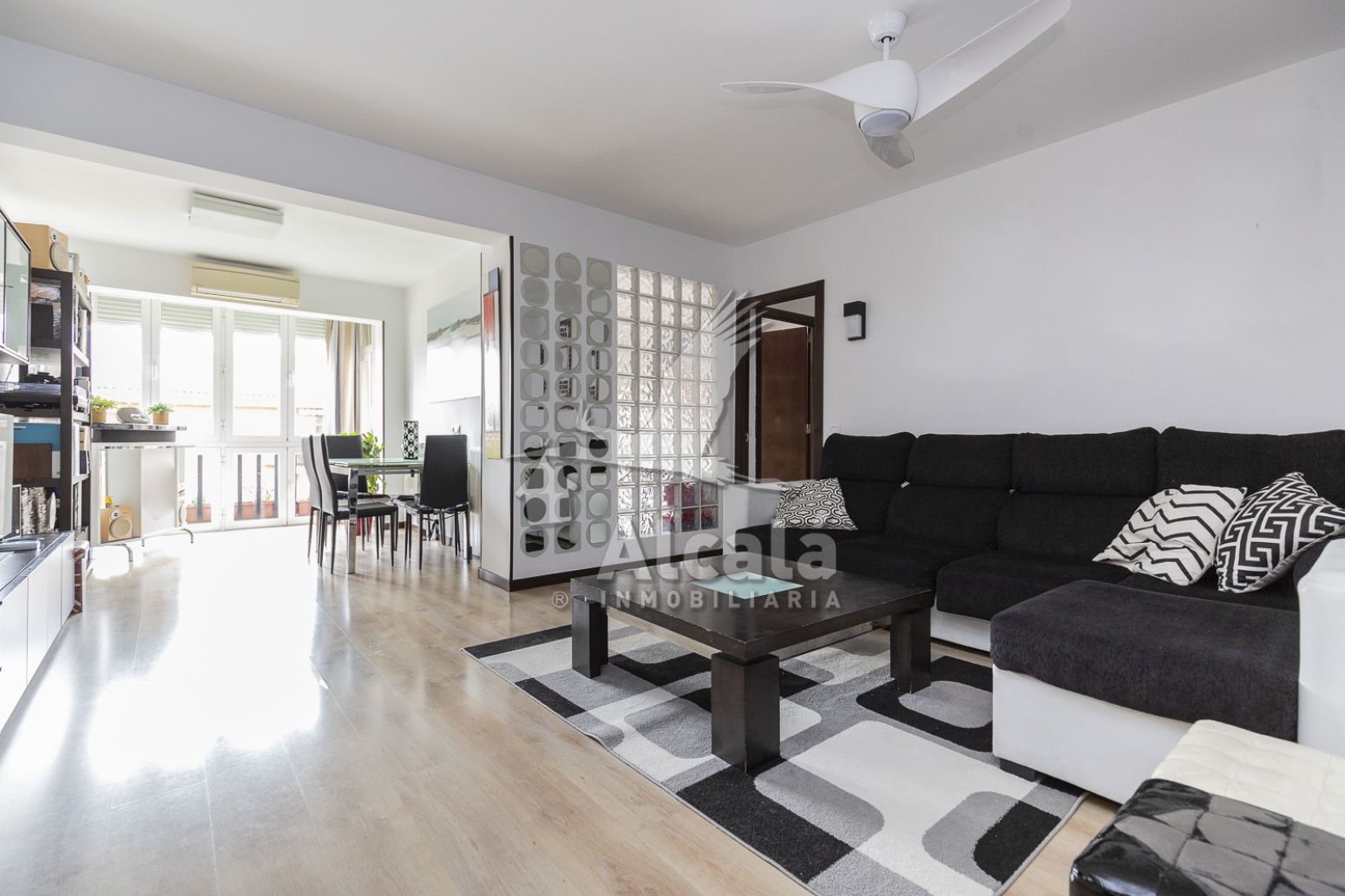 Living room of Flat for sale in Alcalá de Henares  with Heating, Private garden and Terrace