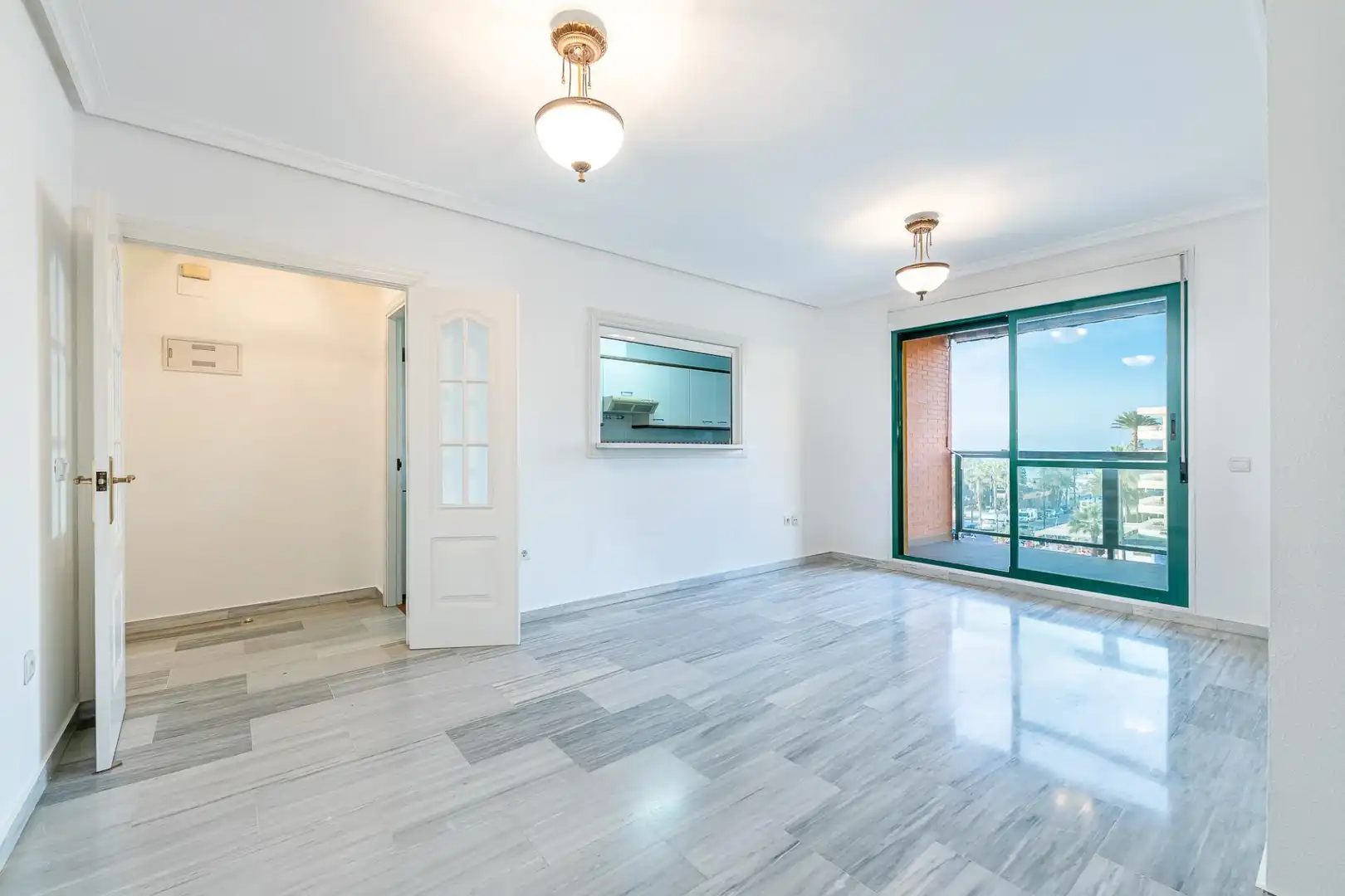 Sala d'estar de Apartament en venda en Torremolinos amb Aire condicionat, Calefacció i Jardí privat