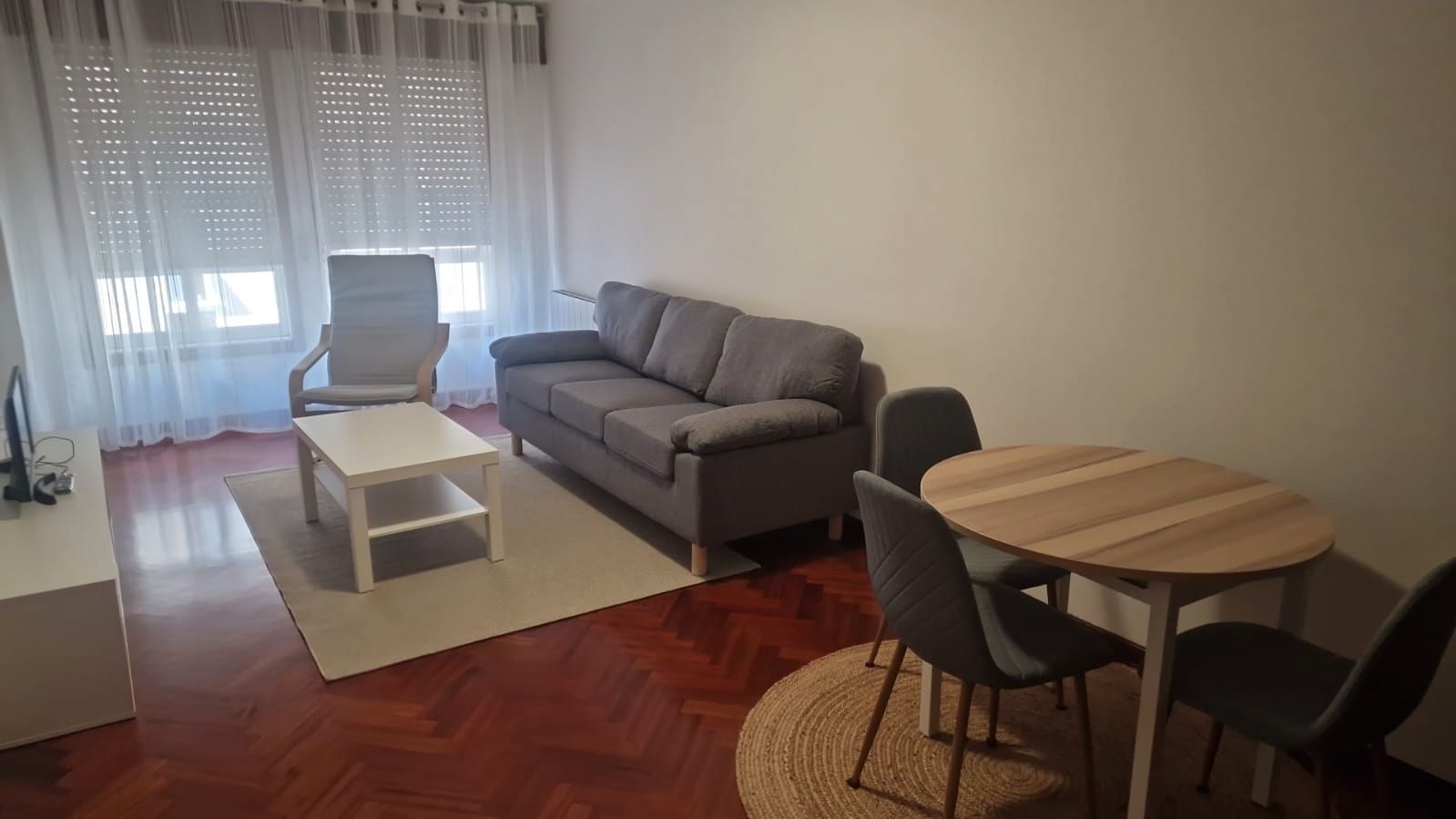 Sala d'estar de Pis per a compartir en A Coruña Capital  amb Calefacció, Parquet i Moblat
