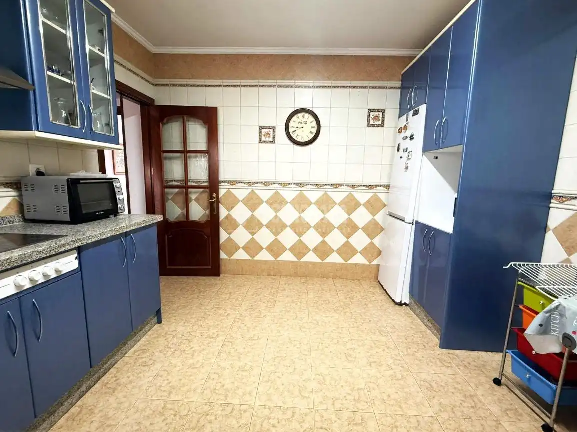 Cuina de Casa adosada en venda en Málaga amb Jardí privat