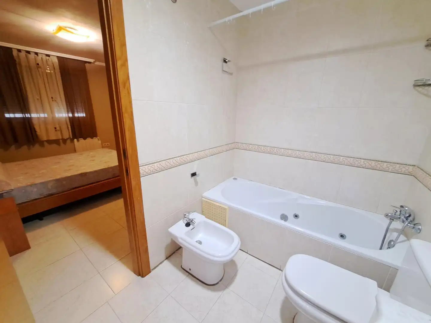 Bathroom of Detached homes for sale in Alzira  with Air Conditioner, Heating and Terrace