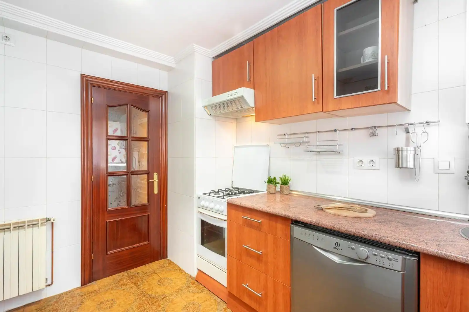 Cuina de Apartament en venda en Oviedo  amb Calefacció i Moblat