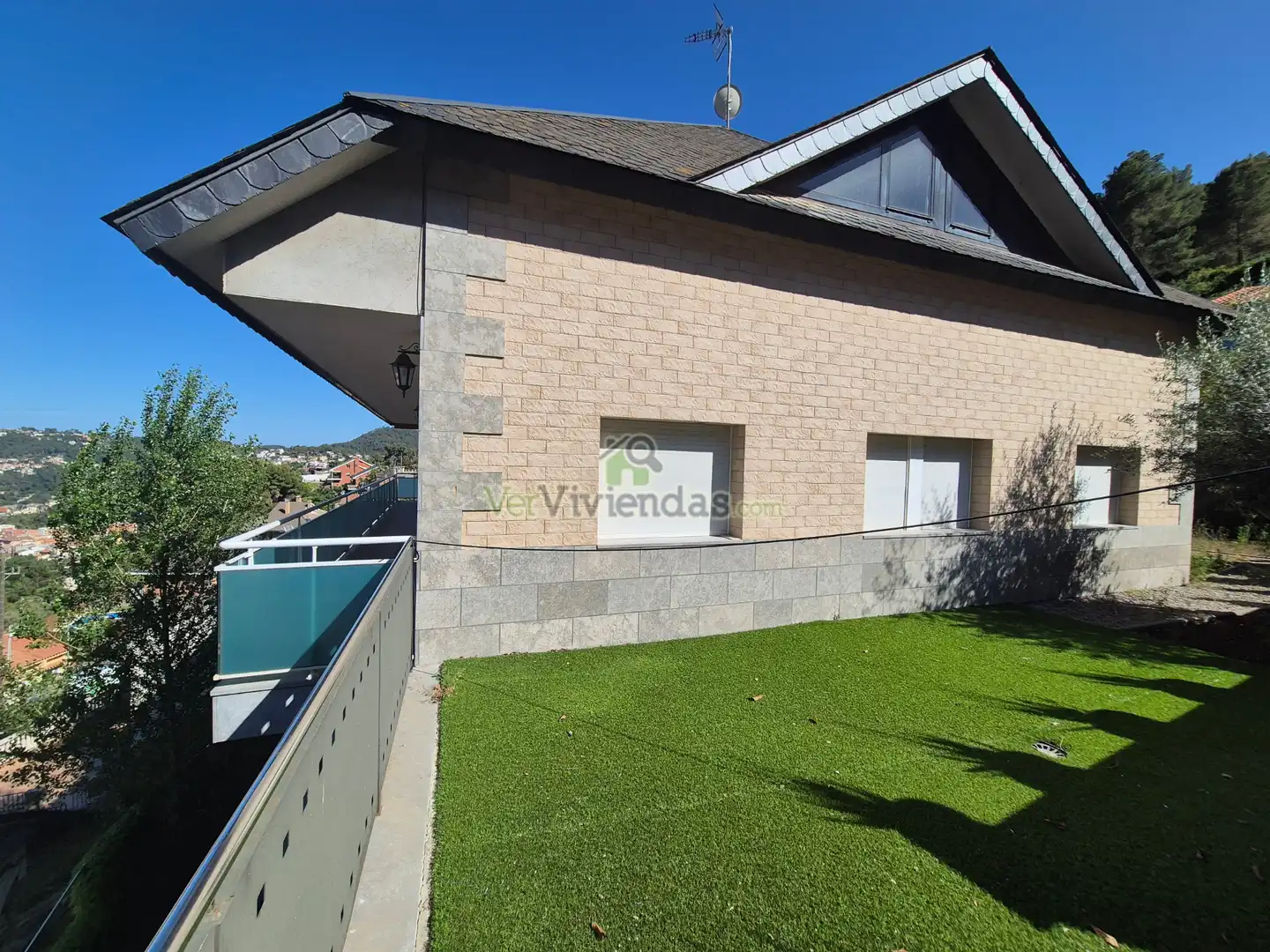 Vista exterior de Casa o chalet en venta en Vallirana con Aire acondicionado, Calefacción y Jardín privado
