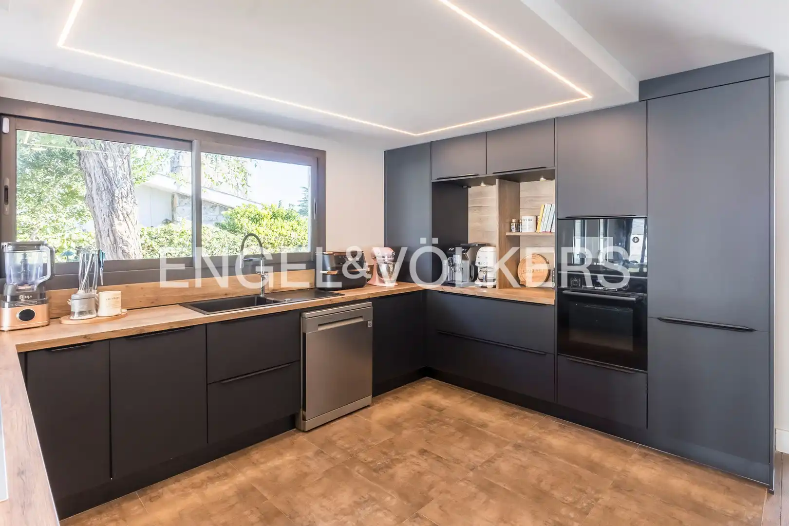Cocina de Casa o chalet en venta en Paracuellos de Jarama con Aire acondicionado, Calefacción y Jardín privado