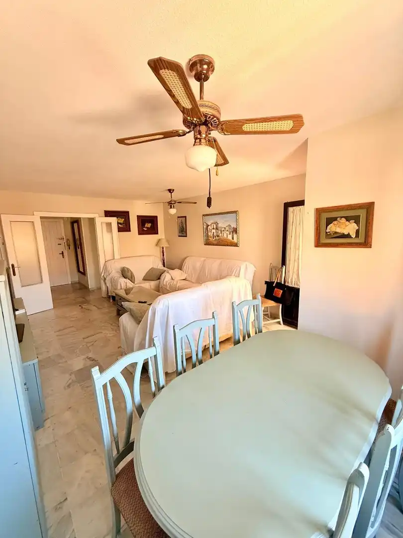 Menjador de Apartament de lloguer en Vélez-Málaga amb Piscina comunitària