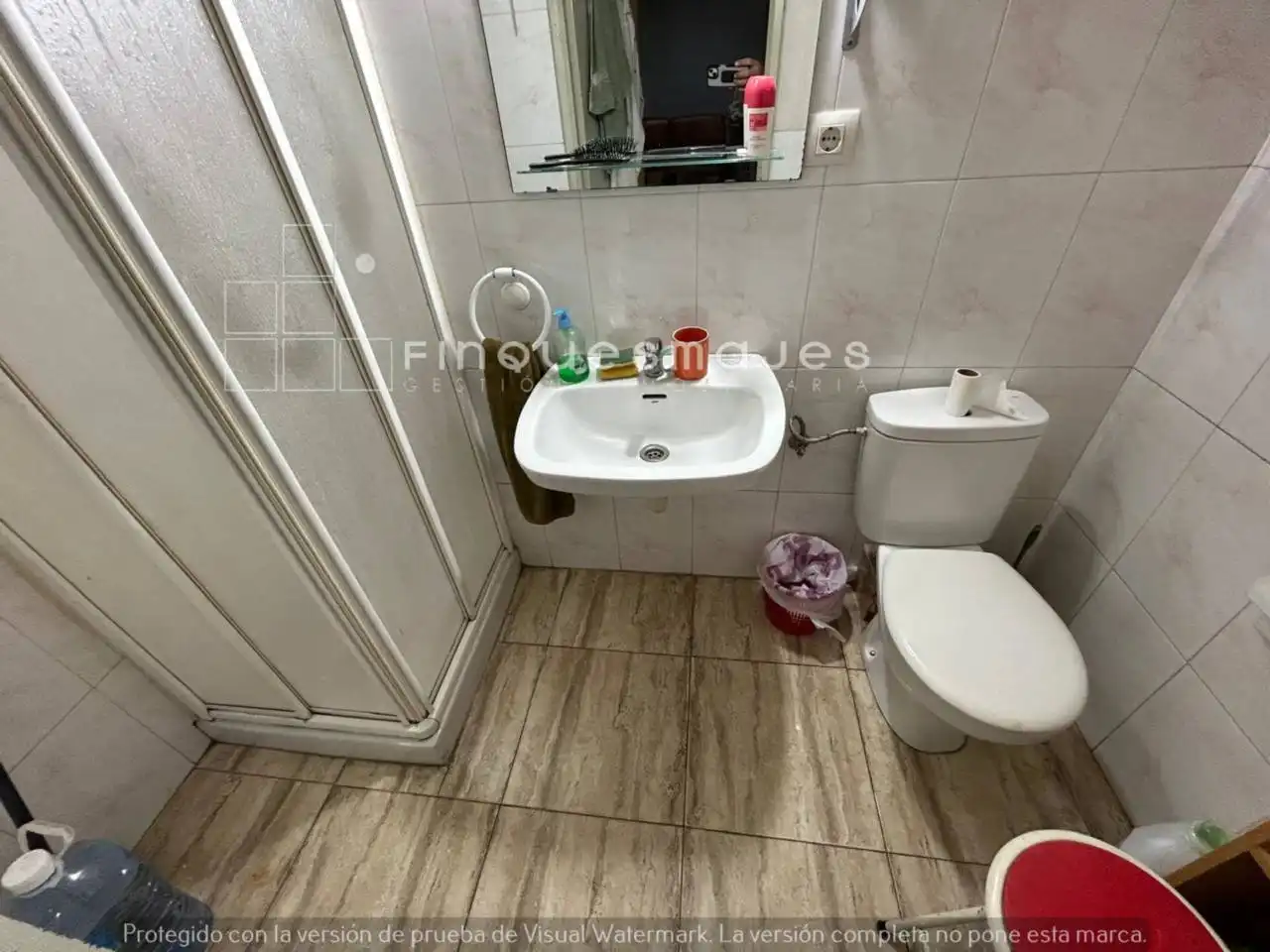 Baño de Local en venta en L'Hospitalet de Llobregat con Aire acondicionado