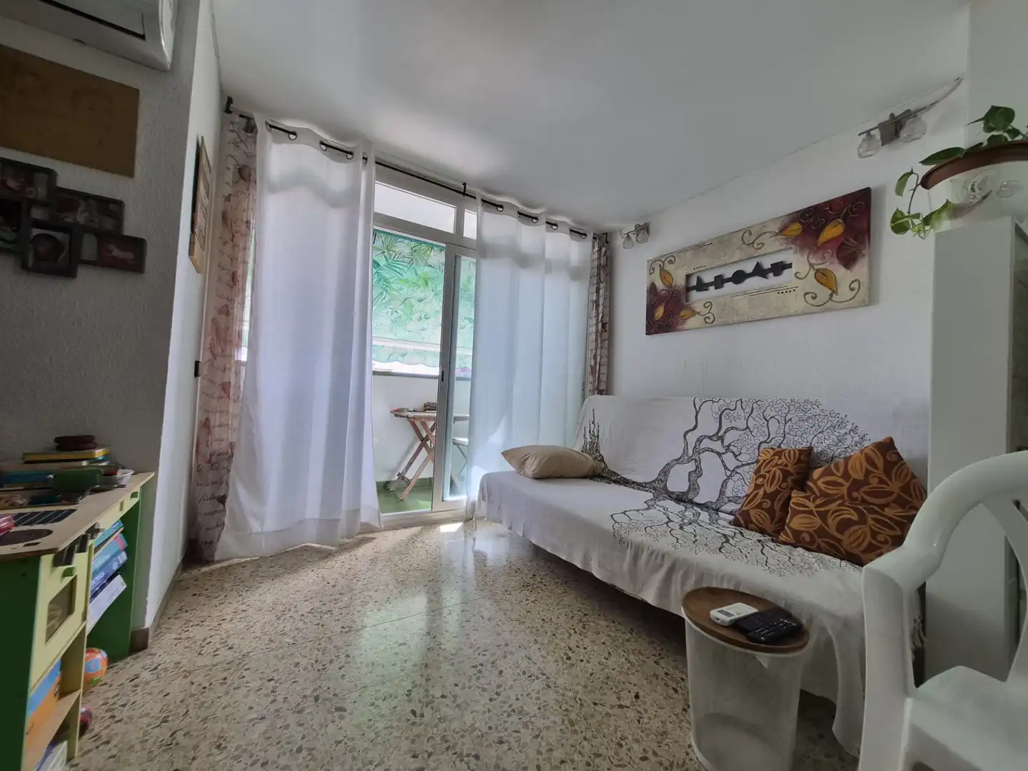 Sala d'estar de Pis en venda en Calella amb Aire condicionat, Calefacció i Forn