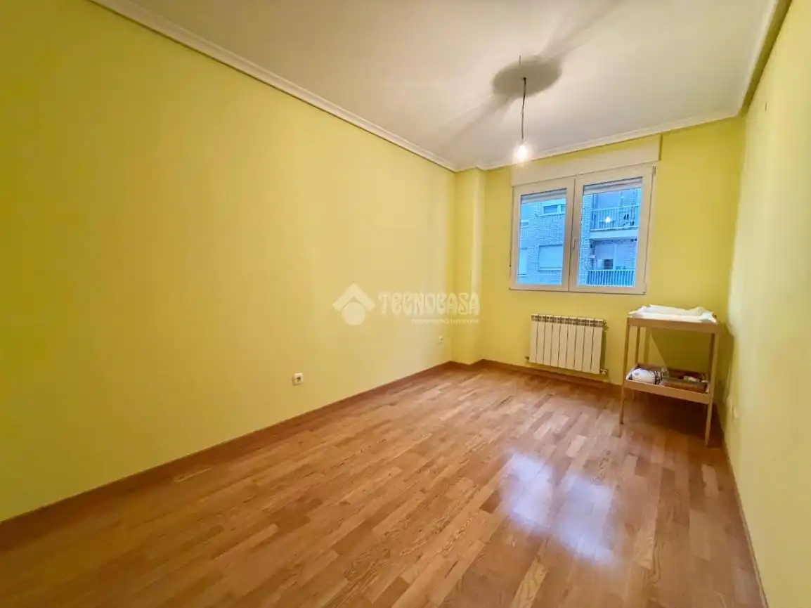 Bedroom of Flat for sale in Palencia  with Heating, Terrace and Storage room