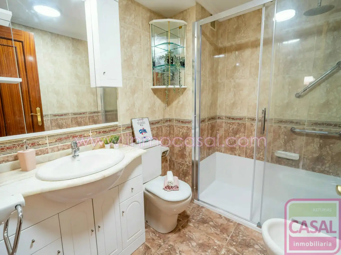 Baño de Piso en venta en Castrillón con Calefacción, Terraza y Amueblado