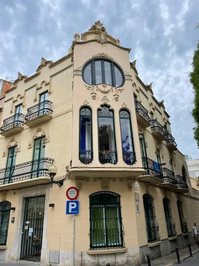 Vista exterior de Local en traspaso en Sitges con Aire acondicionado, Calefacción y Parquet