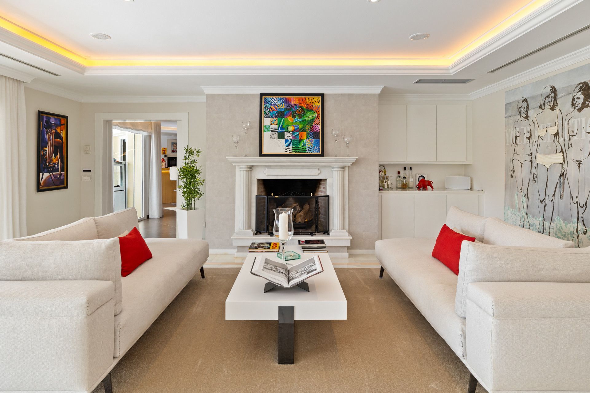 Living room of House or chalet for sale in Marbella  with Air Conditioner, Private garden and Terrace