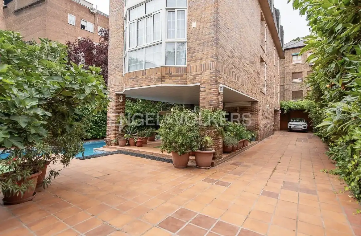 Vista exterior de Casa o chalet en venta en Madrid con Aire acondicionado, Calefacción y Jardín privado