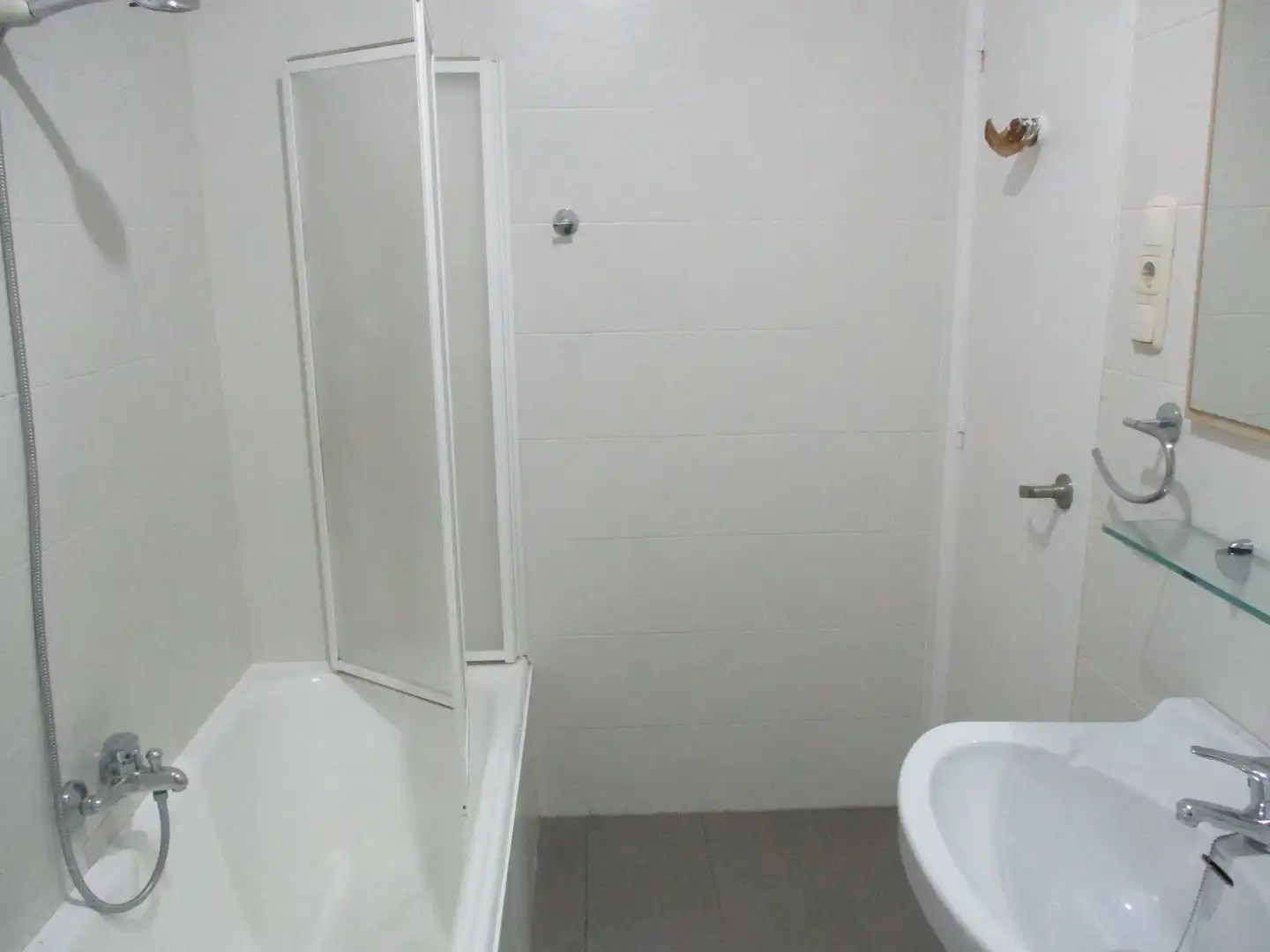 Bathroom of Flat for rent in Donostia - San Sebastián   with Heating and Furnished