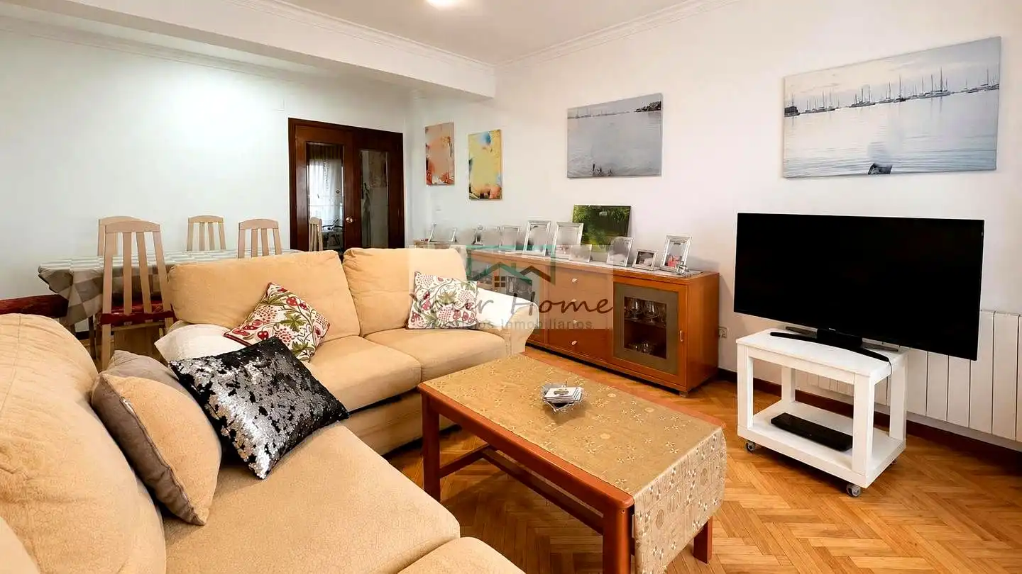 Sala d'estar de Pis en venda en Alcalá de Henares amb Aire condicionat, Calefacció i Parquet