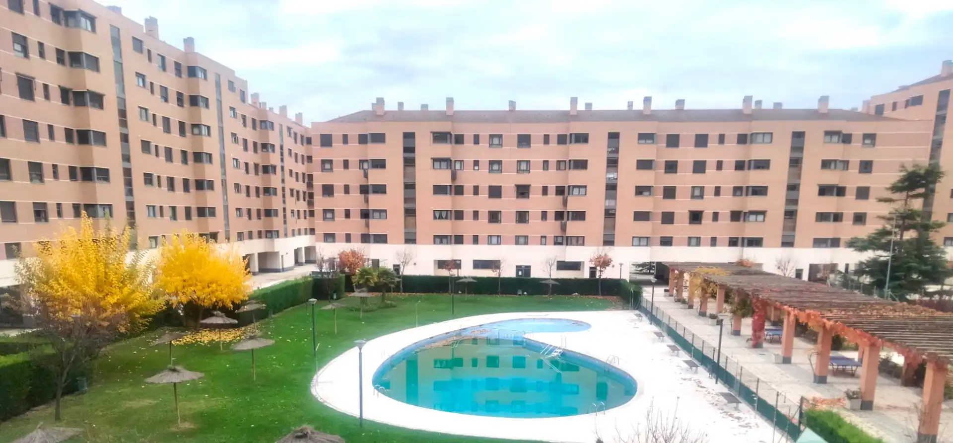 Piscina de Piso en venta en Valladolid con Calefacción, Parquet y Trastero