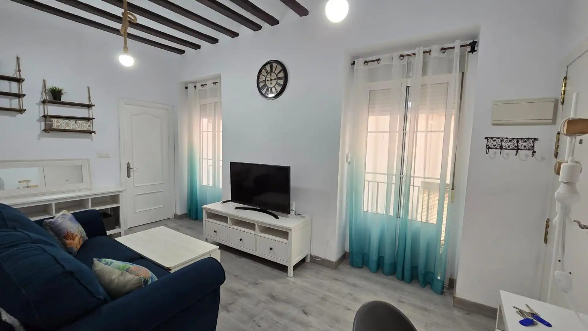 Sala d'estar de Pis en venda en  Cádiz Capital amb Moblat i Balcó