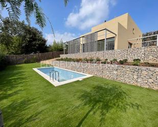 Vista exterior de Casa o xalet en venda en Cerdanyola del Vallès amb Aire condicionat, Calefacció i Jardí privat