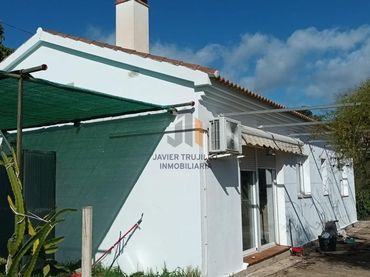 Casa rústica amb piscina en venda a Cútar