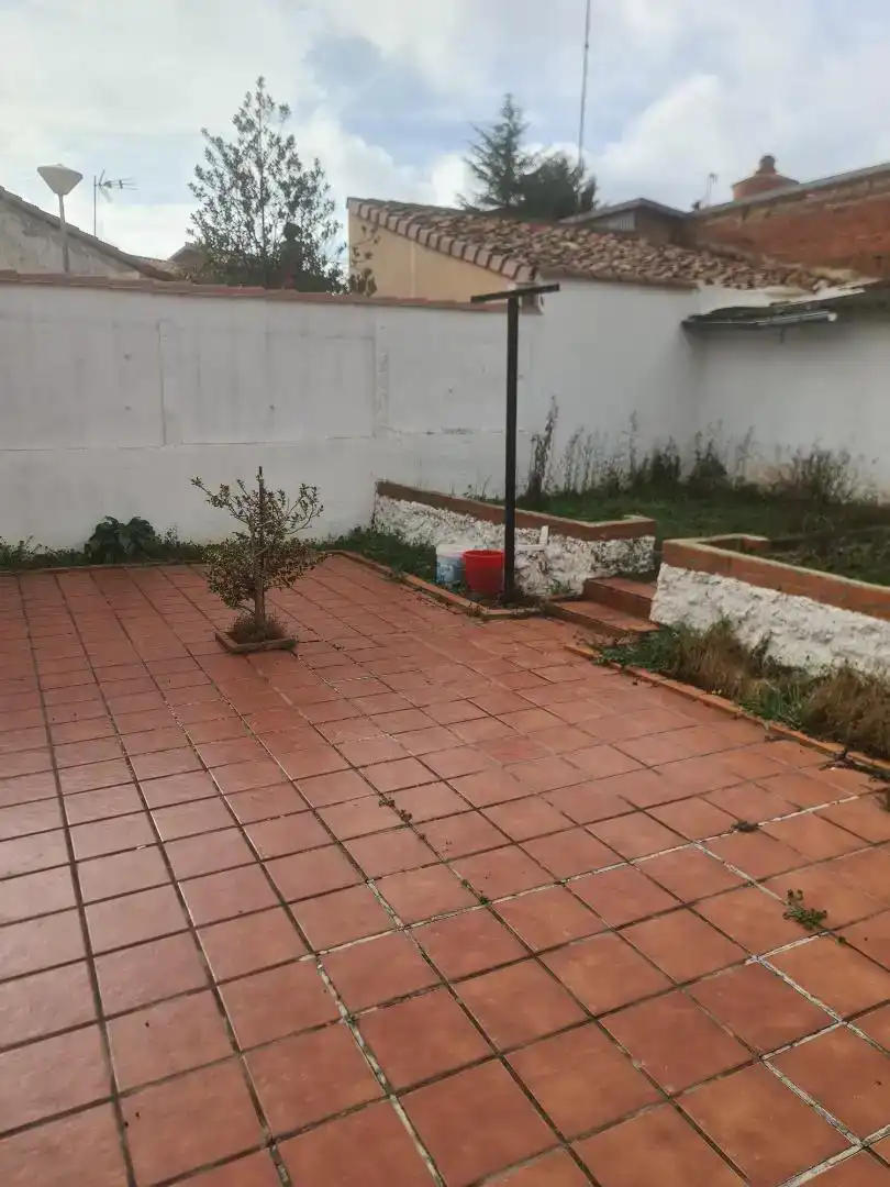 Jardí de Casa adosada en venda en Sahagún