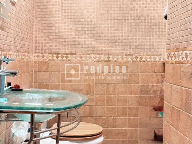 Badezimmer von Gebäude zum Verkauf in Madrid