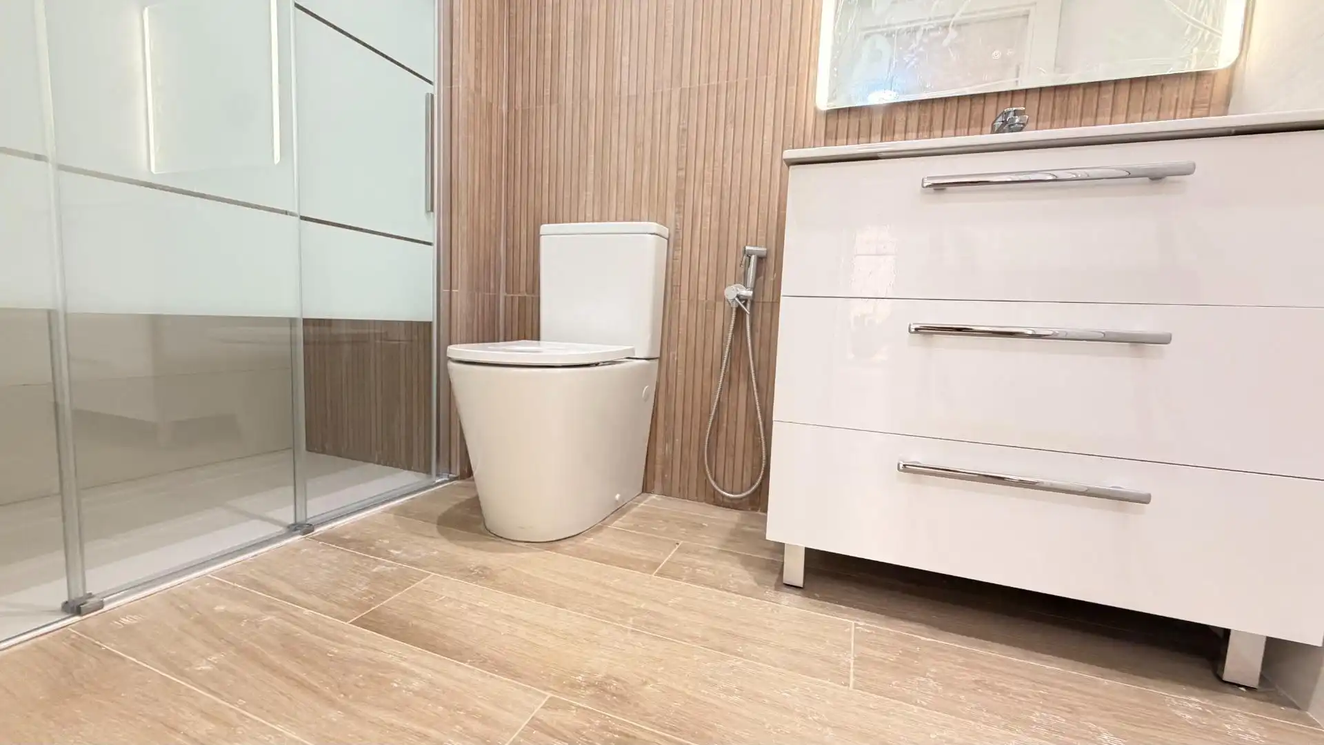 Badezimmer von Erdgeschoss zum Verkauf in Elche / Elx mit Klimaanlage