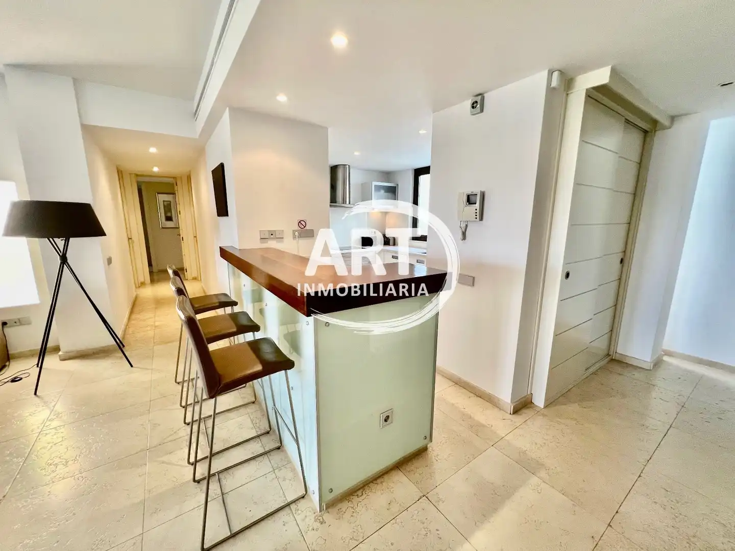 Vista exterior de Apartament en venda en Benahavís amb Aire condicionat, Calefacció i Jardí privat
