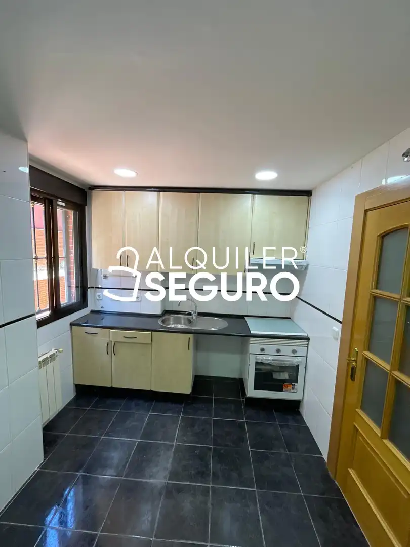 Cuina de Pis de lloguer en Madrid amb Aire condicionat, Calefacció i Traster