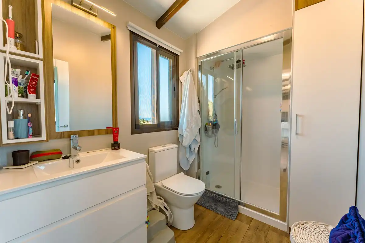 Bany de Casa o xalet en venda en Estepona amb Aire condicionat, Jardí privat i Terrassa