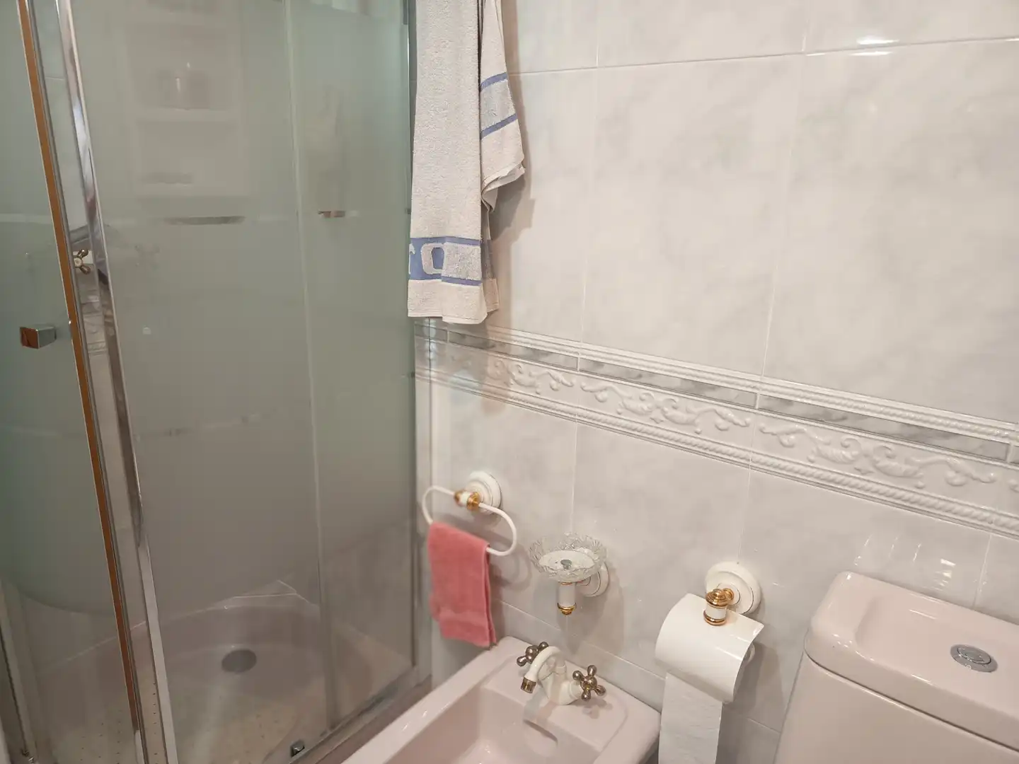 Baño de Piso en venta en Avilés con Calefacción, Parquet y Trastero